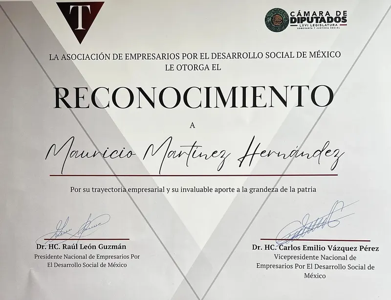 Certificado de reconocimiento otorgado a Mauricio Martínez Hernández por la Asociación de Empresarios por el Desarrollo Social de México